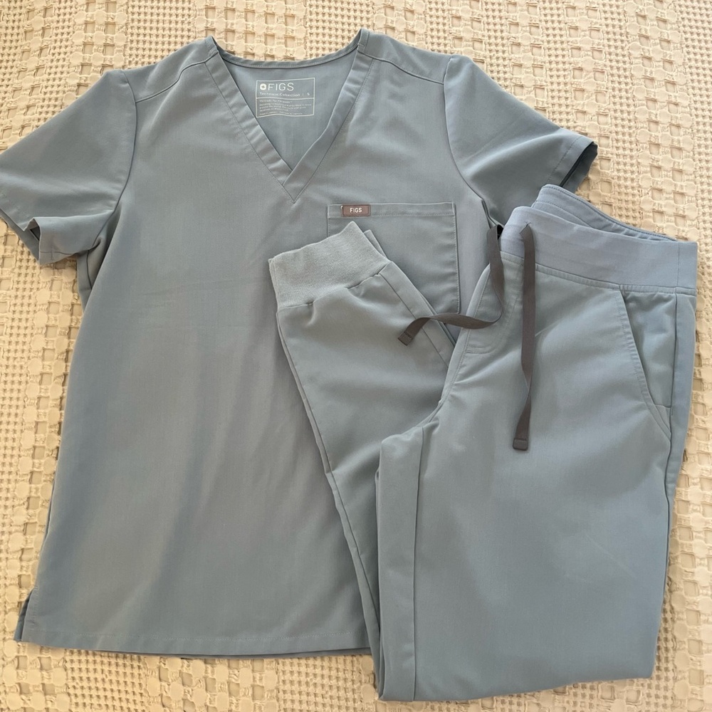 Figs light Blue Technical Scrub Set. Size small.